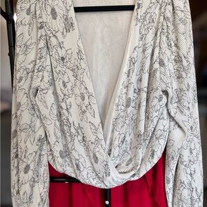 ASTR White Floral Surplice Long Sleeve Blouse